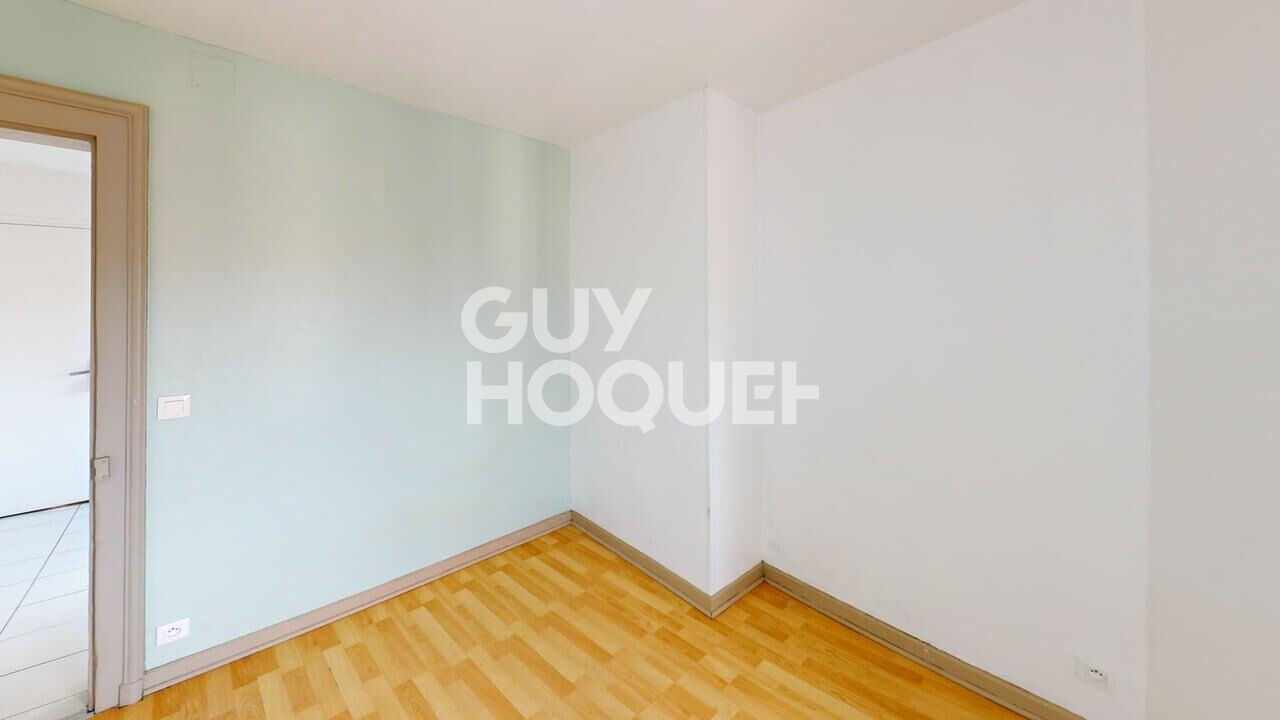 À VENDRE  TYPE 2 DERNIER ÉTAGE  MAGENTA, AU PIED DES COMMERCES ET PROXIMITÉ GARE EPERNAY