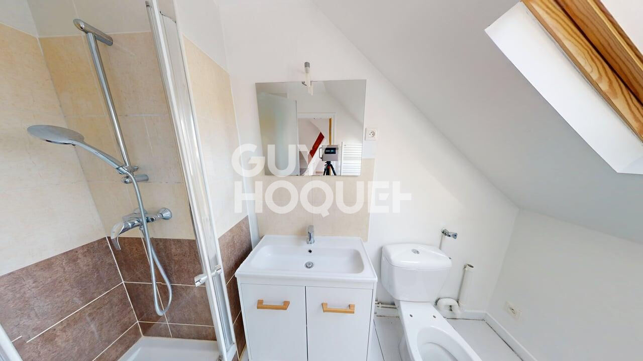 À VENDRE  TYPE 2 DERNIER ÉTAGE  MAGENTA, AU PIED DES COMMERCES ET PROXIMITÉ GARE EPERNAY