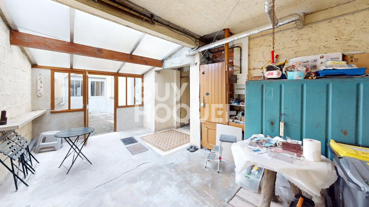 Mardeuil ( 51530 )  :  Ensemble immobilier à rénover avec maison, cave,  jardin, garages et dépendances