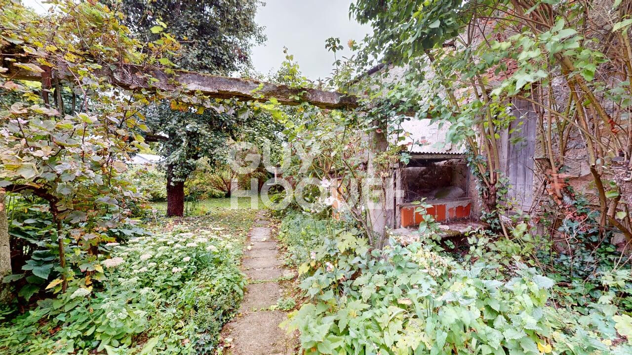 Mardeuil ( 51530 )  :  Ensemble immobilier à rénover avec maison, cave,  jardin, garages et dépendances