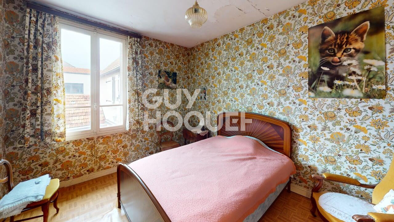 Mardeuil ( 51530 )  :  Ensemble immobilier à rénover avec maison, cave,  jardin, garages et dépendances