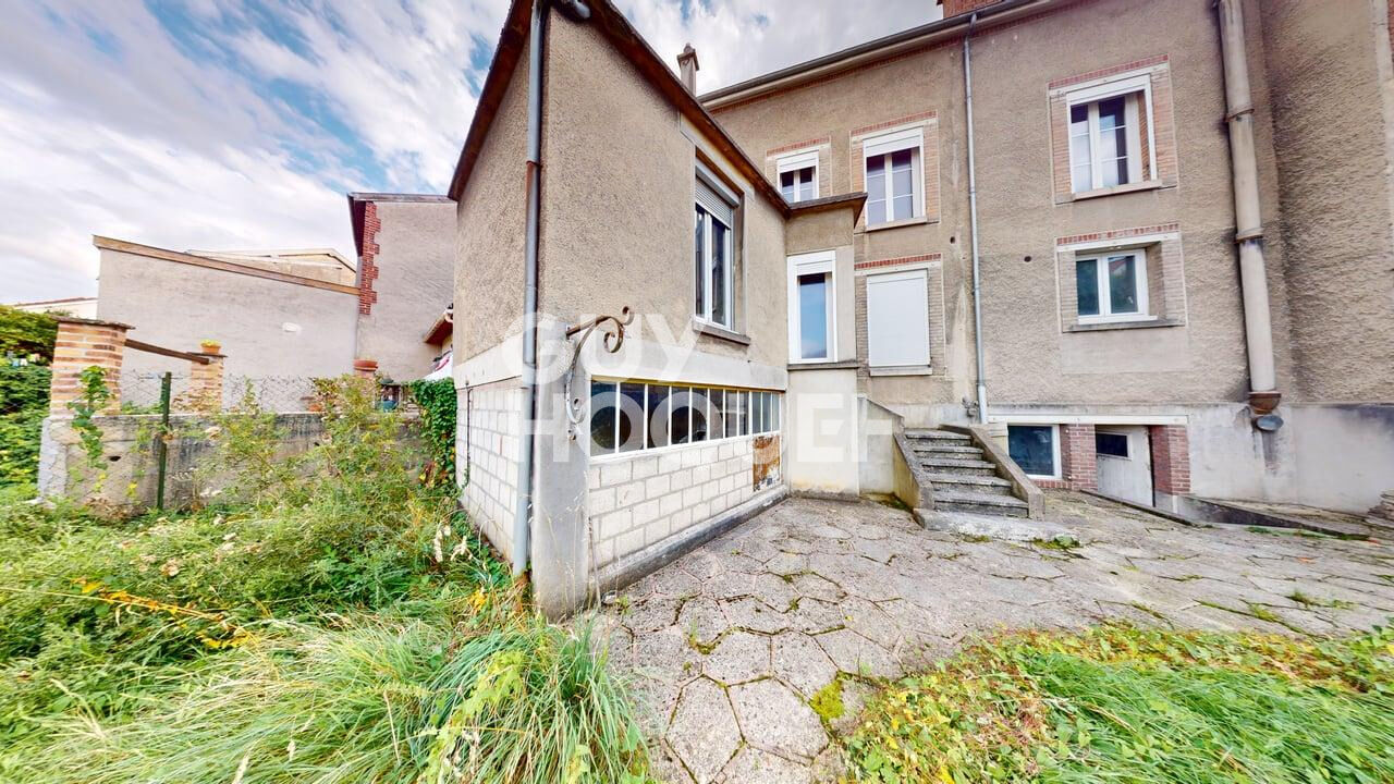 Maison familiale avec jardin à Magenta