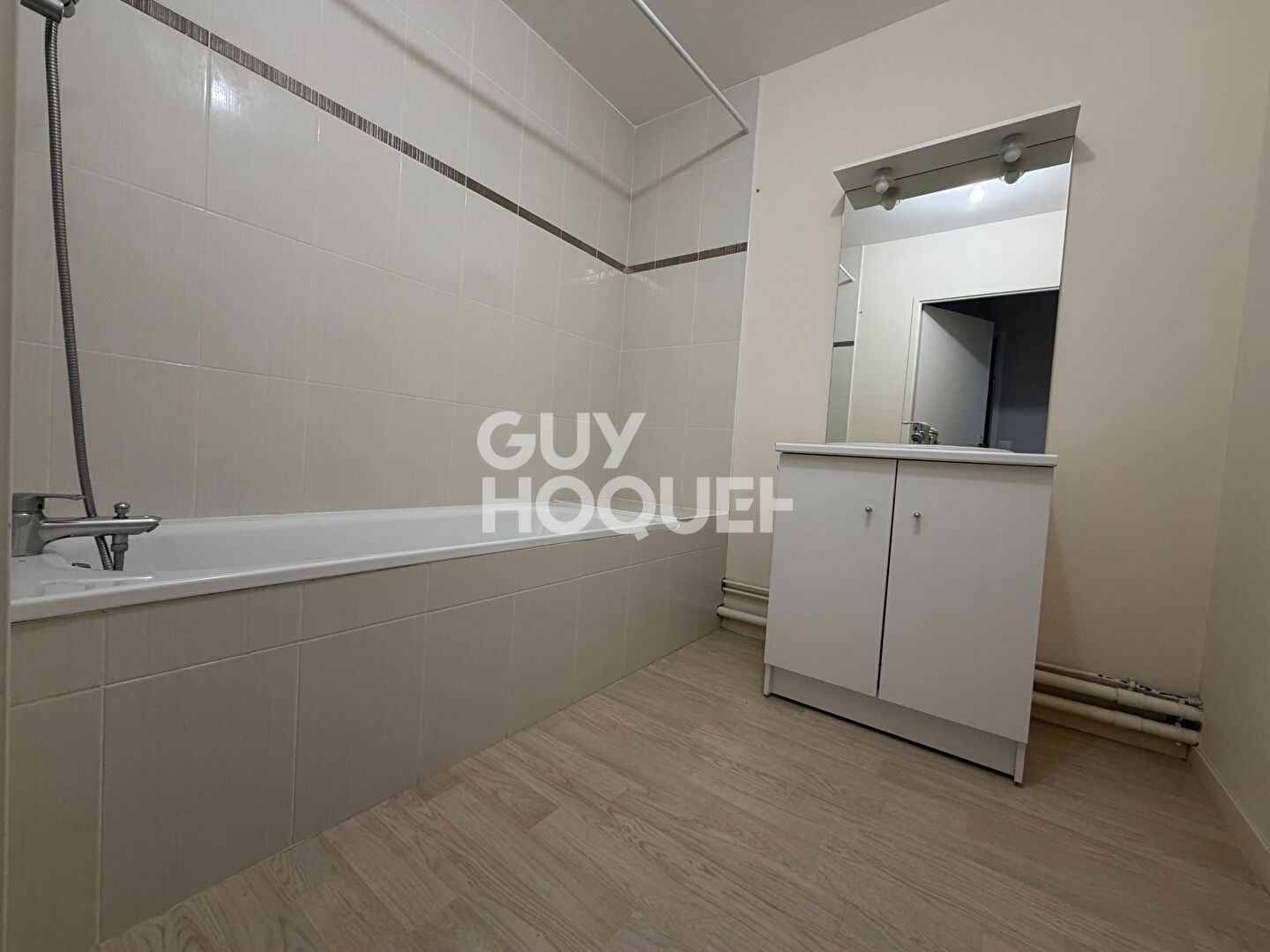 Appartement T3 avec parking ? Secteur Anciennes Casernes  51200 Épernay