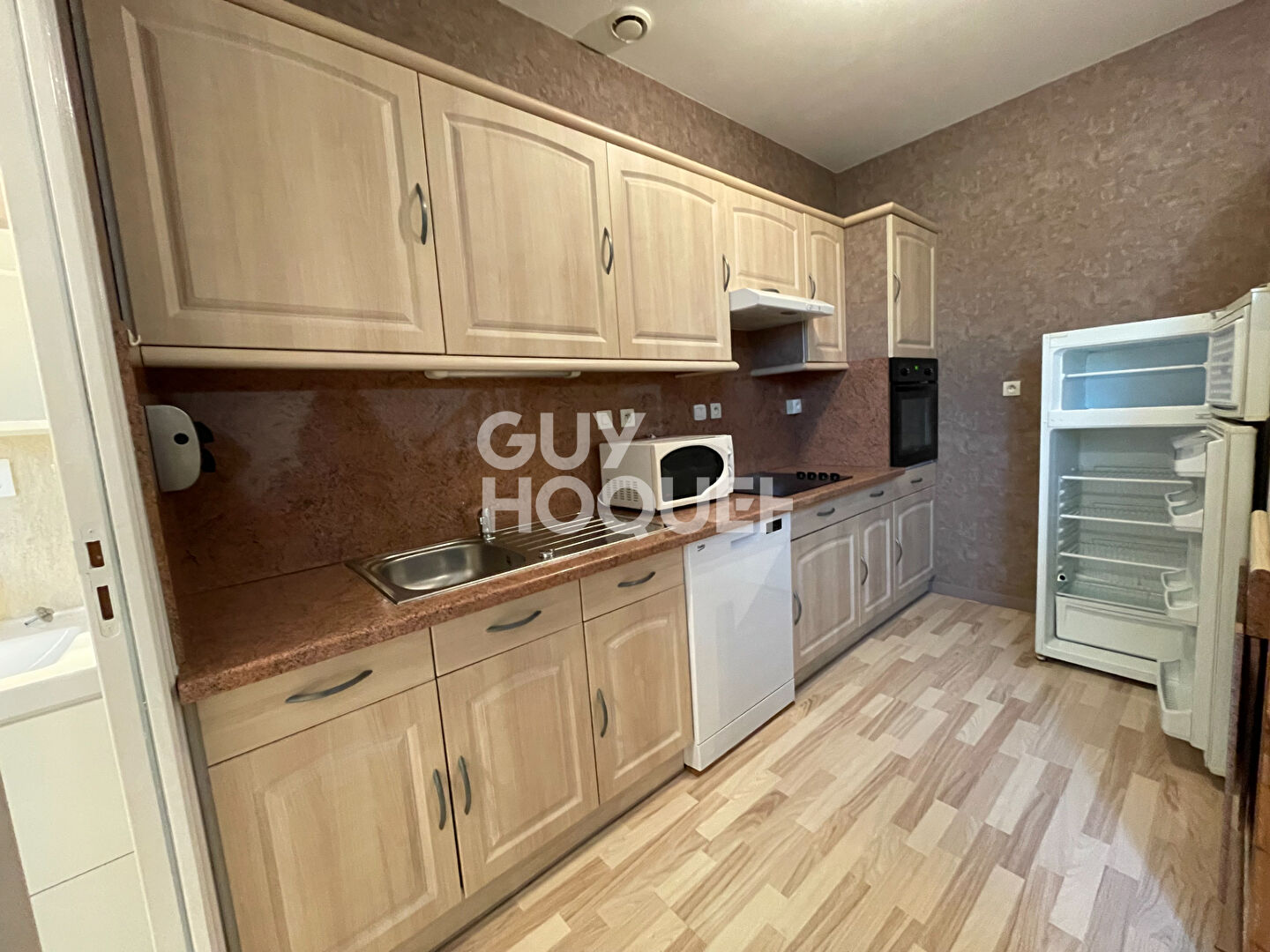 Maison à louer à Épernay avec extérieur et garage