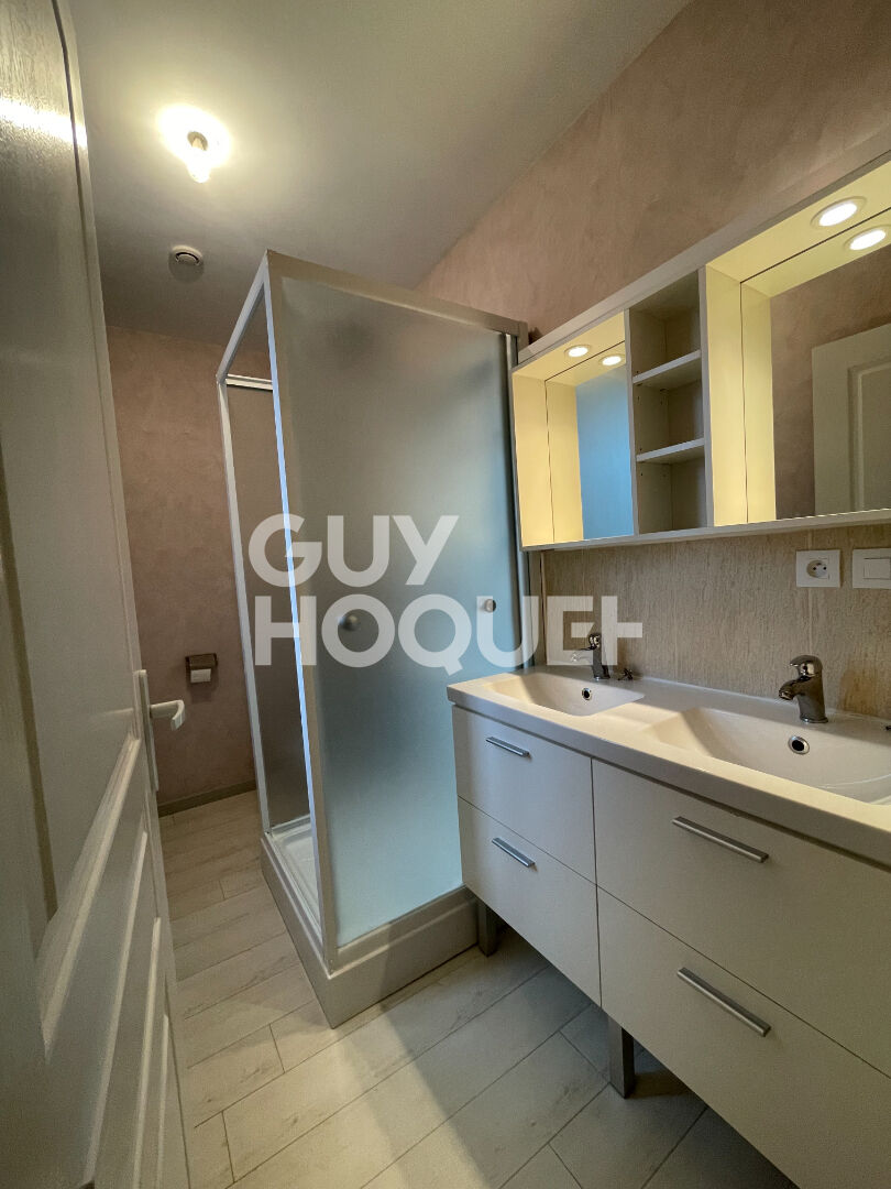 Maison à louer à Épernay avec extérieur et garage