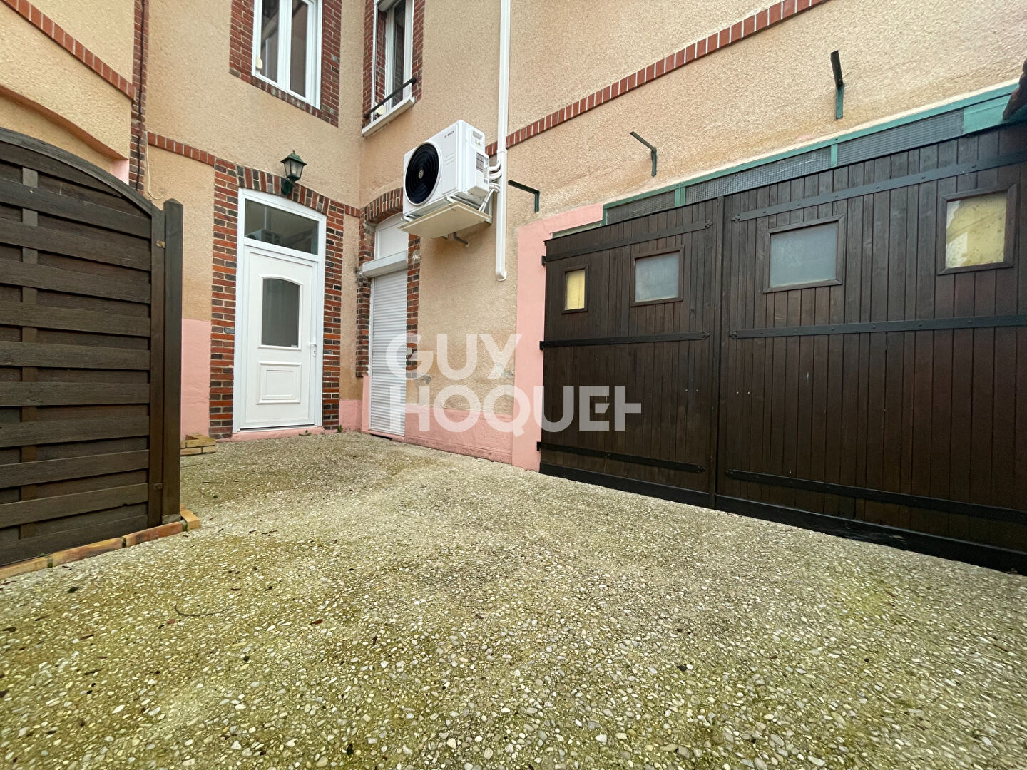 Maison à louer à Épernay avec extérieur et garage