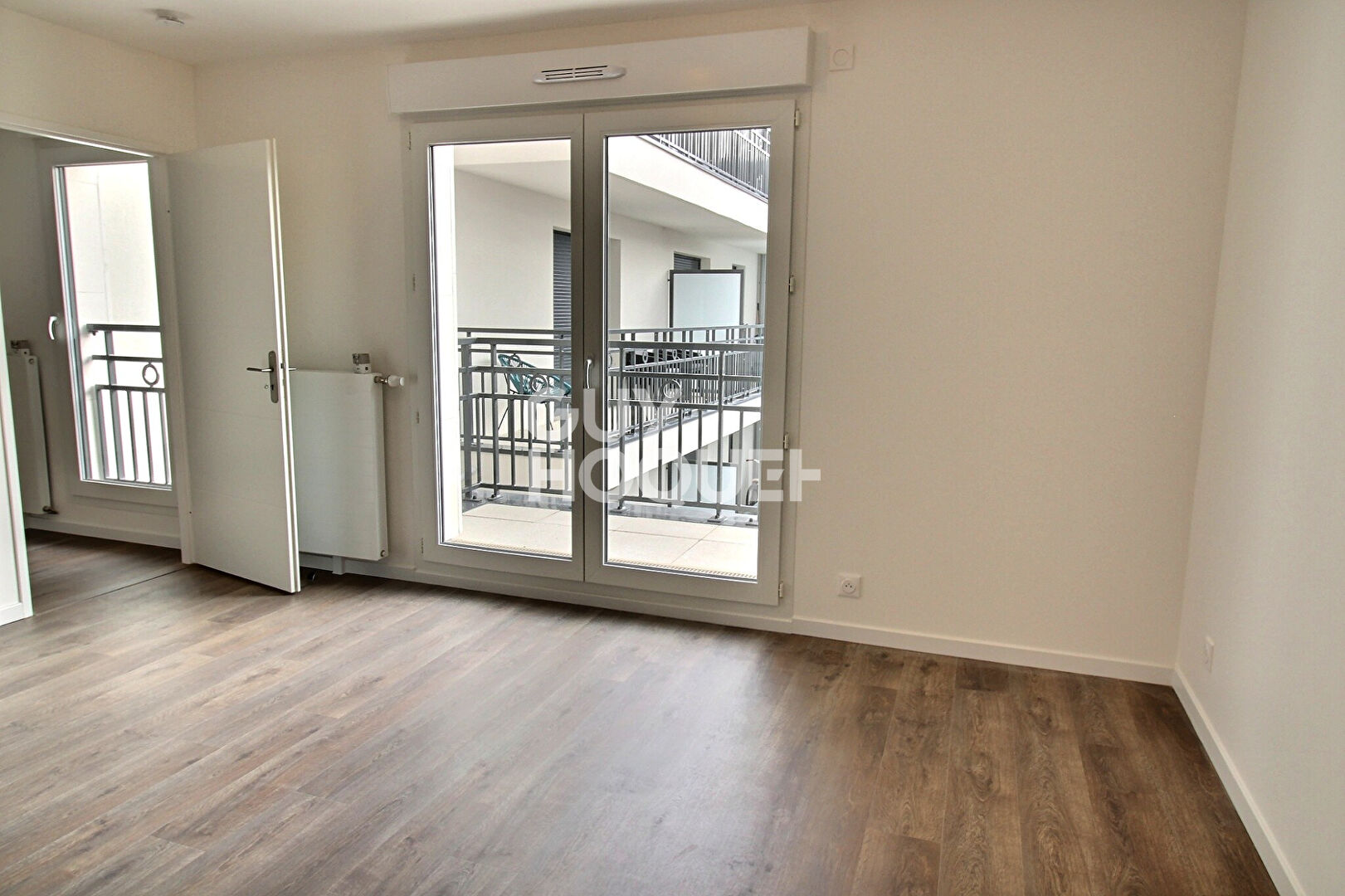 LOCATION d'un appartement F2 (43 m²) à MONTMORENCY