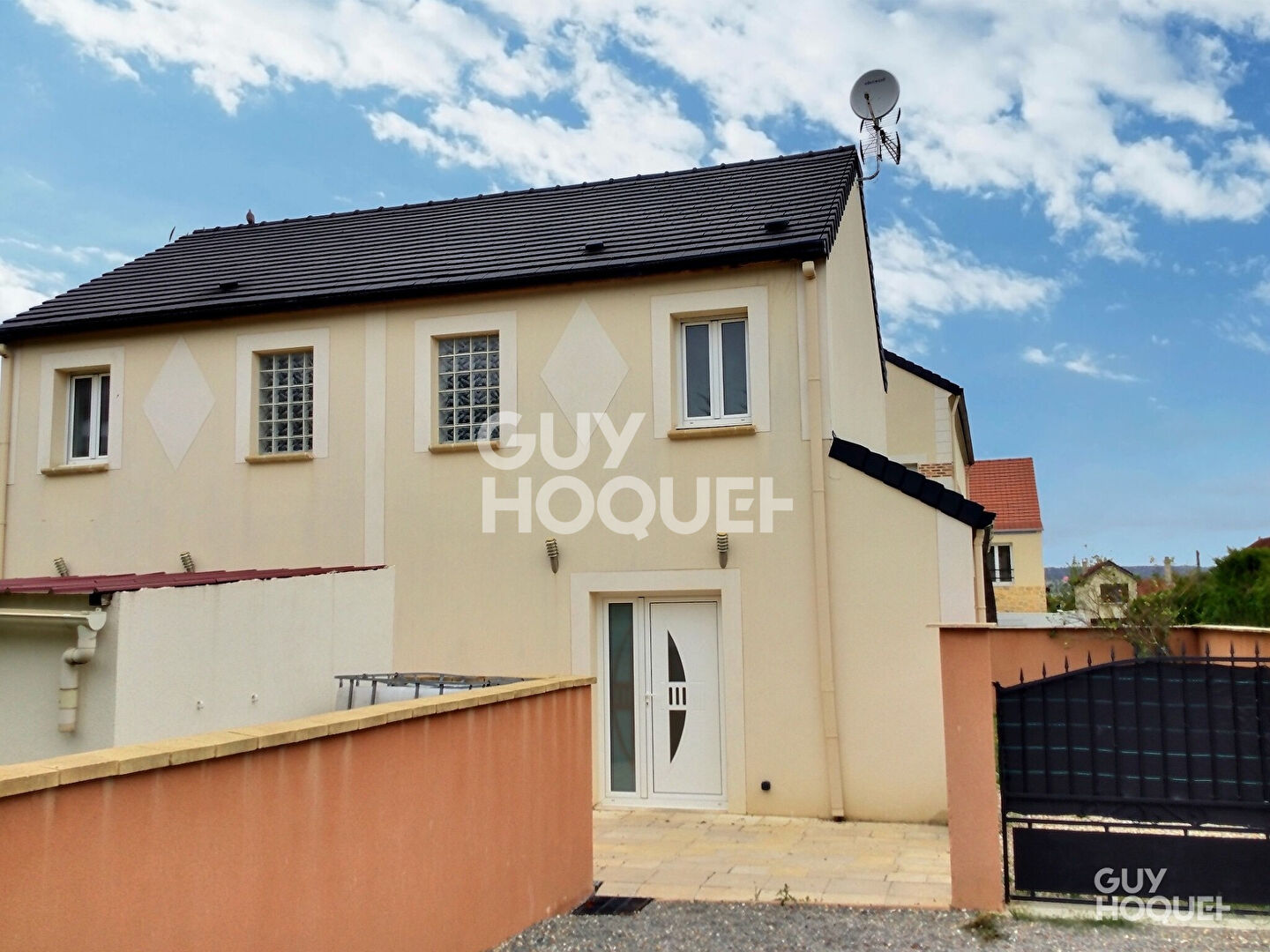 MAISON  ÉPÔNE