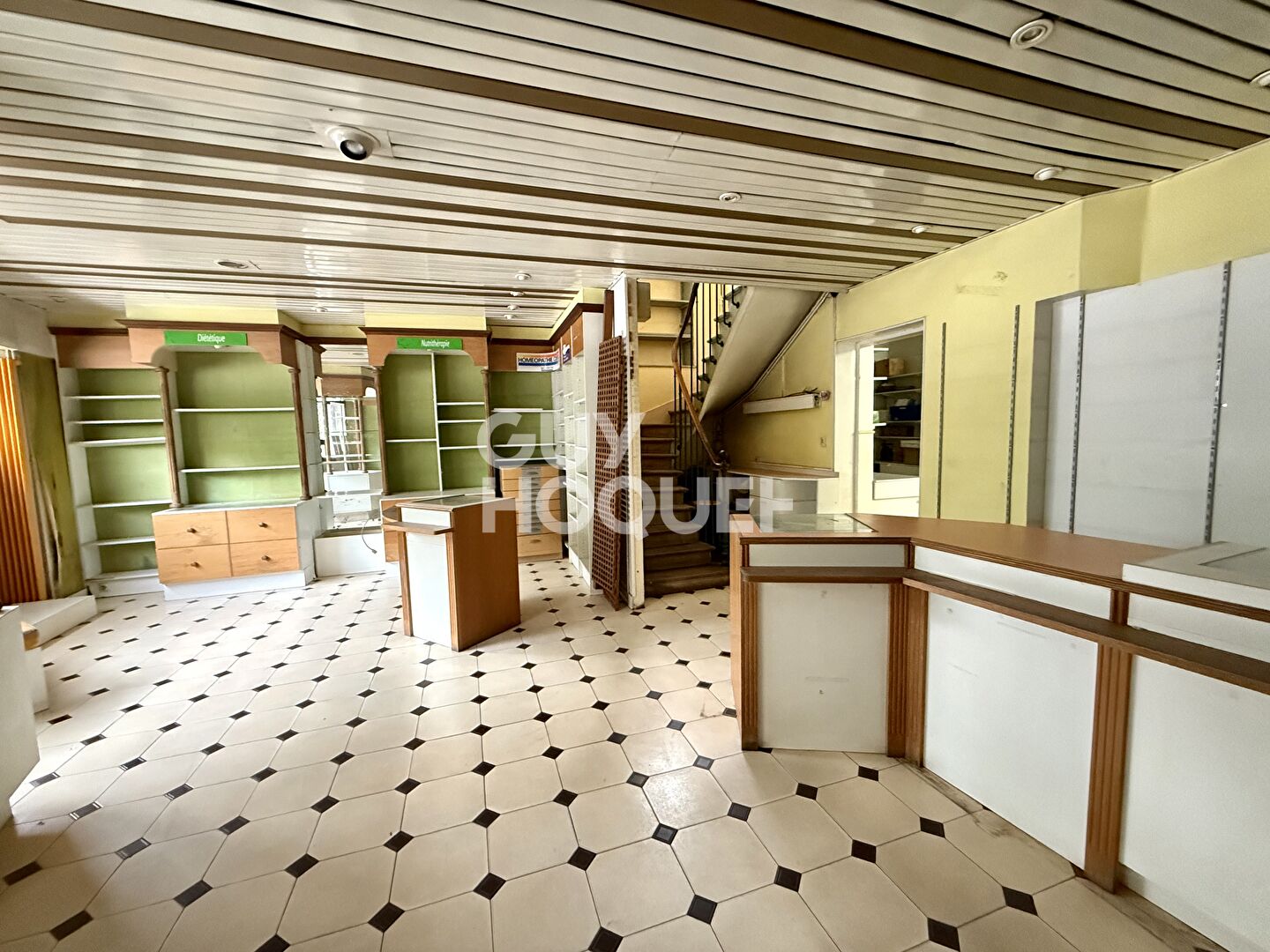 MAISON + LOCAL COMMERCIAL à Epône 78680