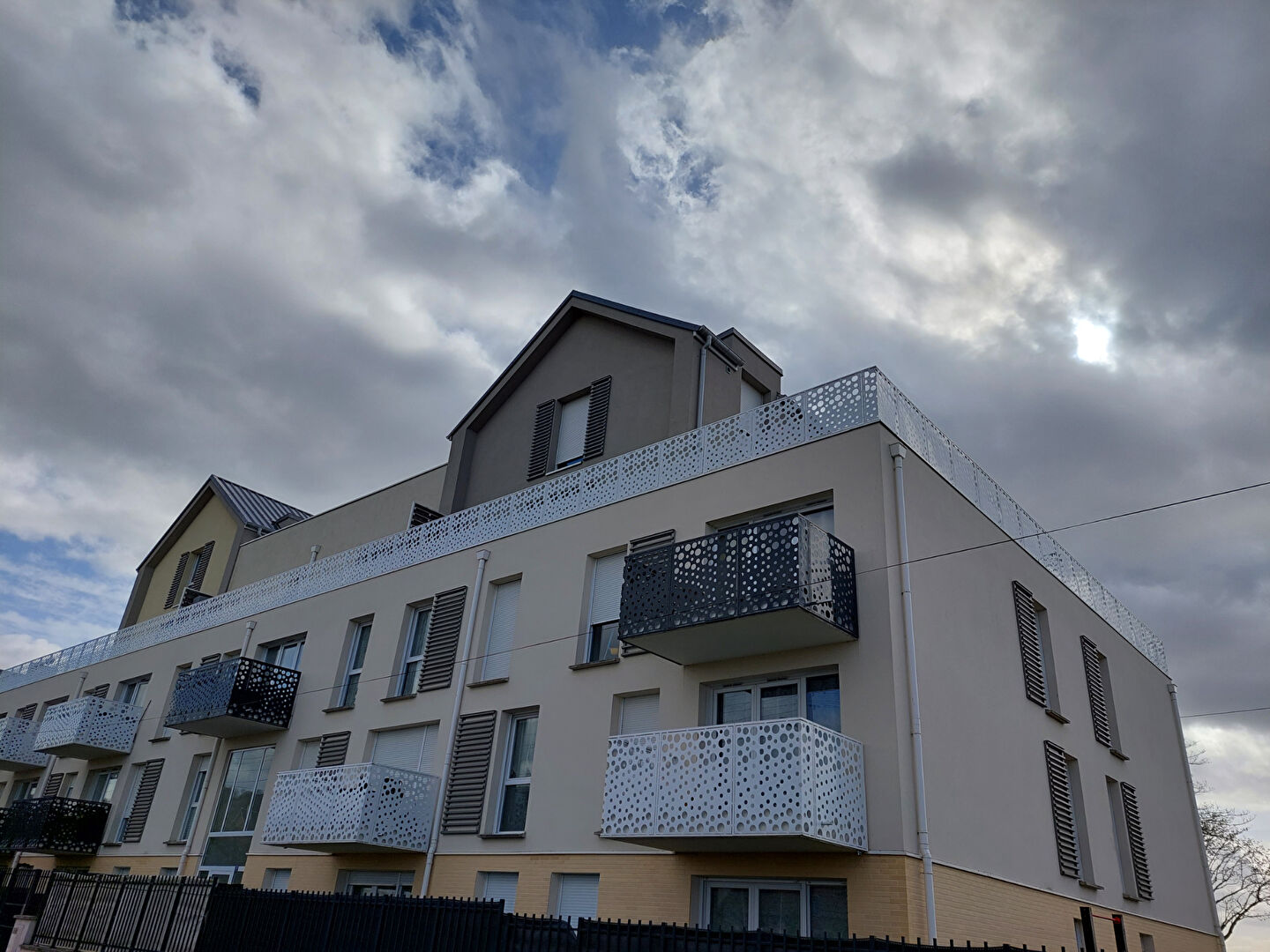 AUBERGENVILLE - Appartement Duplex 4 pièces 77.50 m2 + terrasse 54 m2