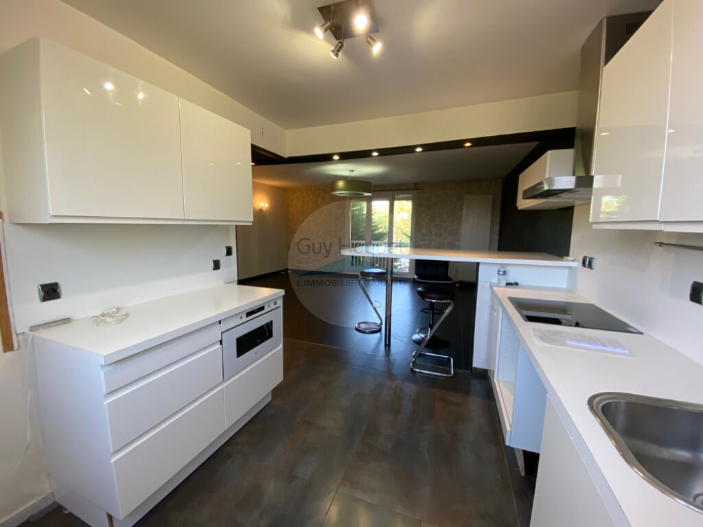 ISSOU 78440 EXCEPTIONNEL, EXCLUSIVITE , appartement F4/5 + 2 pk privatifs.