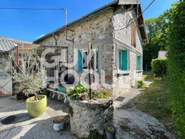 EPONE - Maison en Pierre de plain-pied + combles + dépendances sur 700 m²