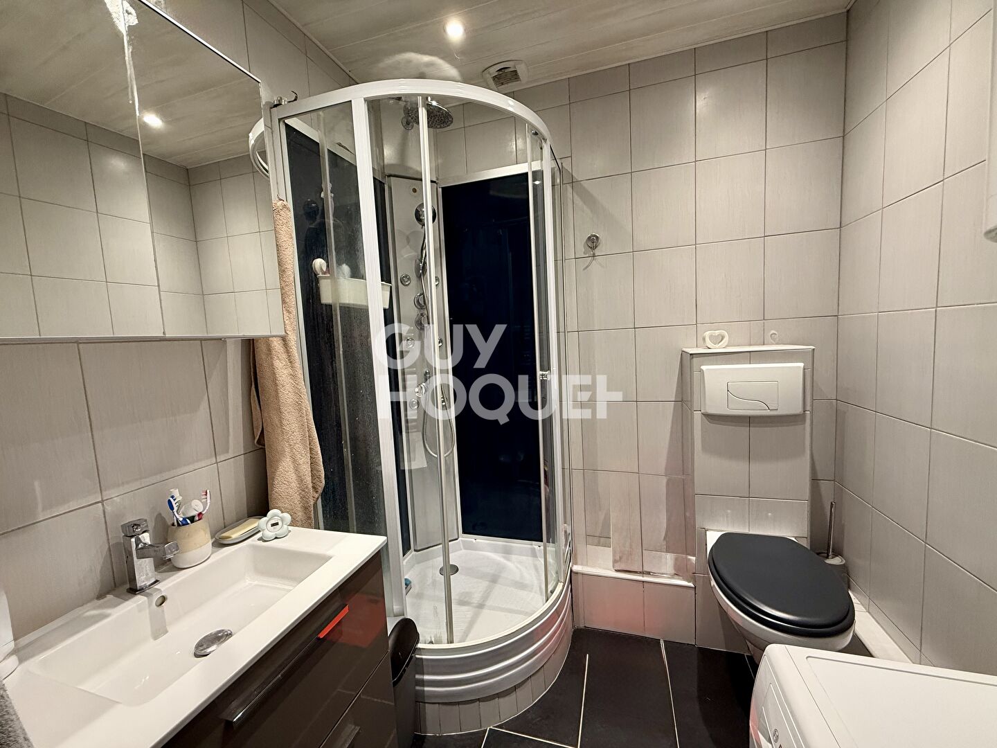 Appartement Issou 3 pièces 2 chambres Garage + Stationnement privatif