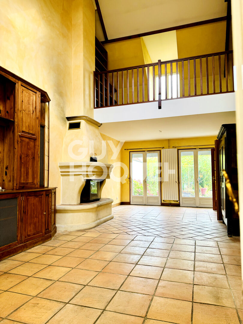 BOUAFLE - Maison familiale de 8 pièces - 196m2