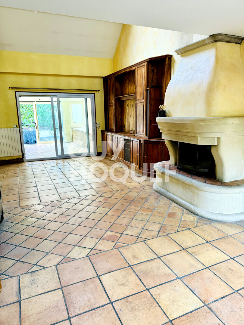 BOUAFLE - Maison familiale de 8 pièces - 196m2