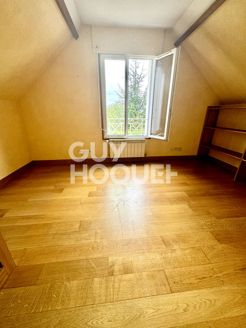 BOUAFLE - Maison familiale de 8 pièces - 196m2