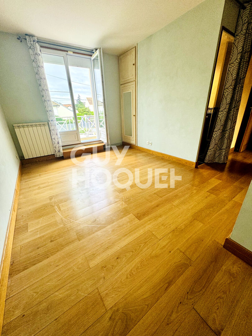 BOUAFLE - Maison familiale de 8 pièces - 196m2