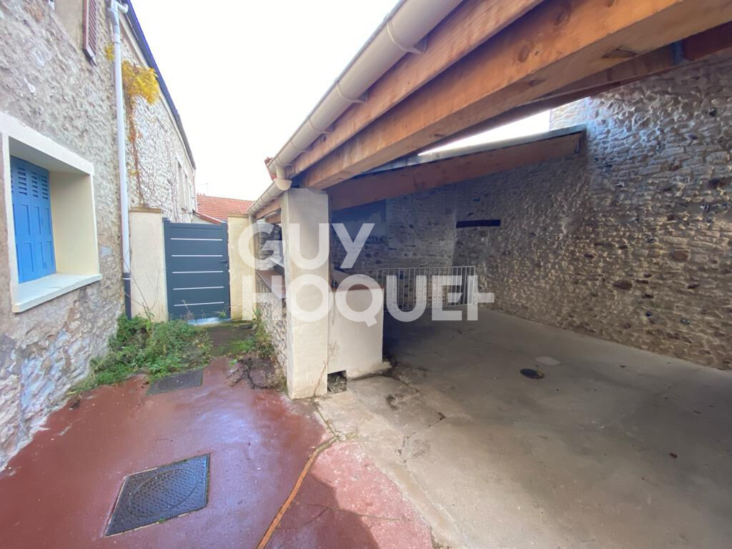 JOLIE MAISON DE VILLE EN PLEIN CENTRE D'EPONE