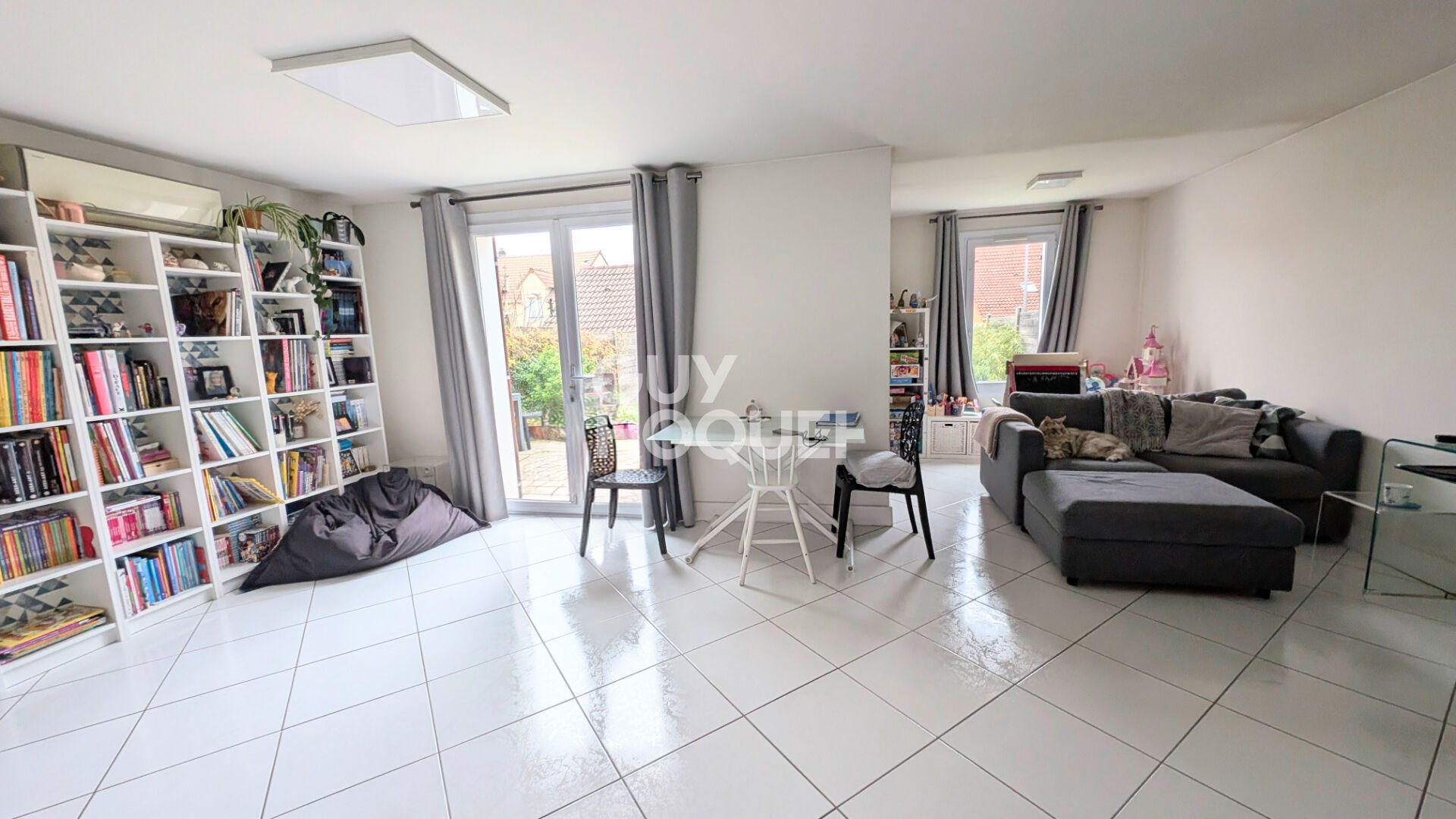 AUBERGENVILLE, Maison 5 pièces, 3 chambres.