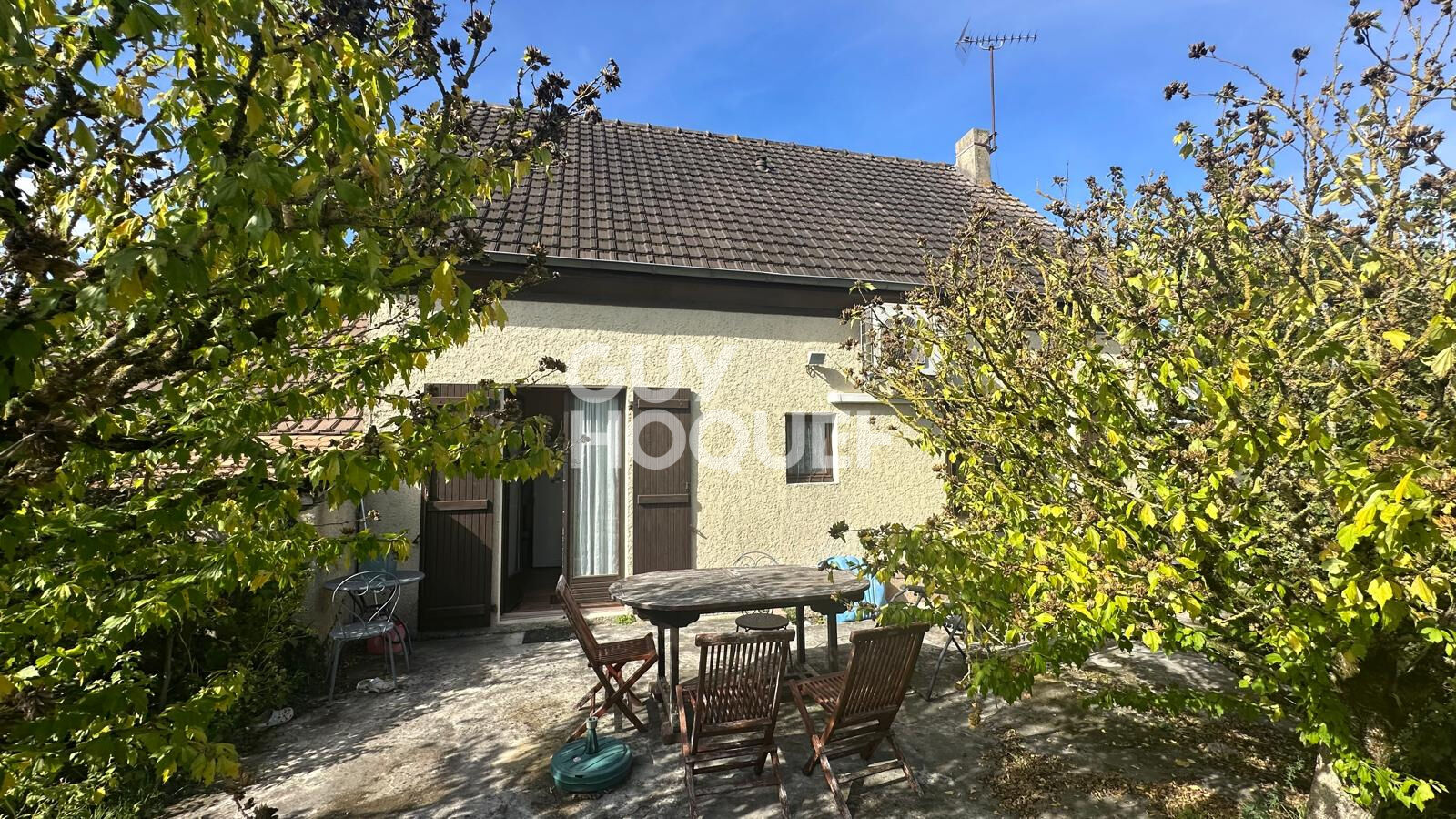 SAINT-MARTIN-LA-GARENNE - Maison familiale 4 chambres avec jardin de 784 m²