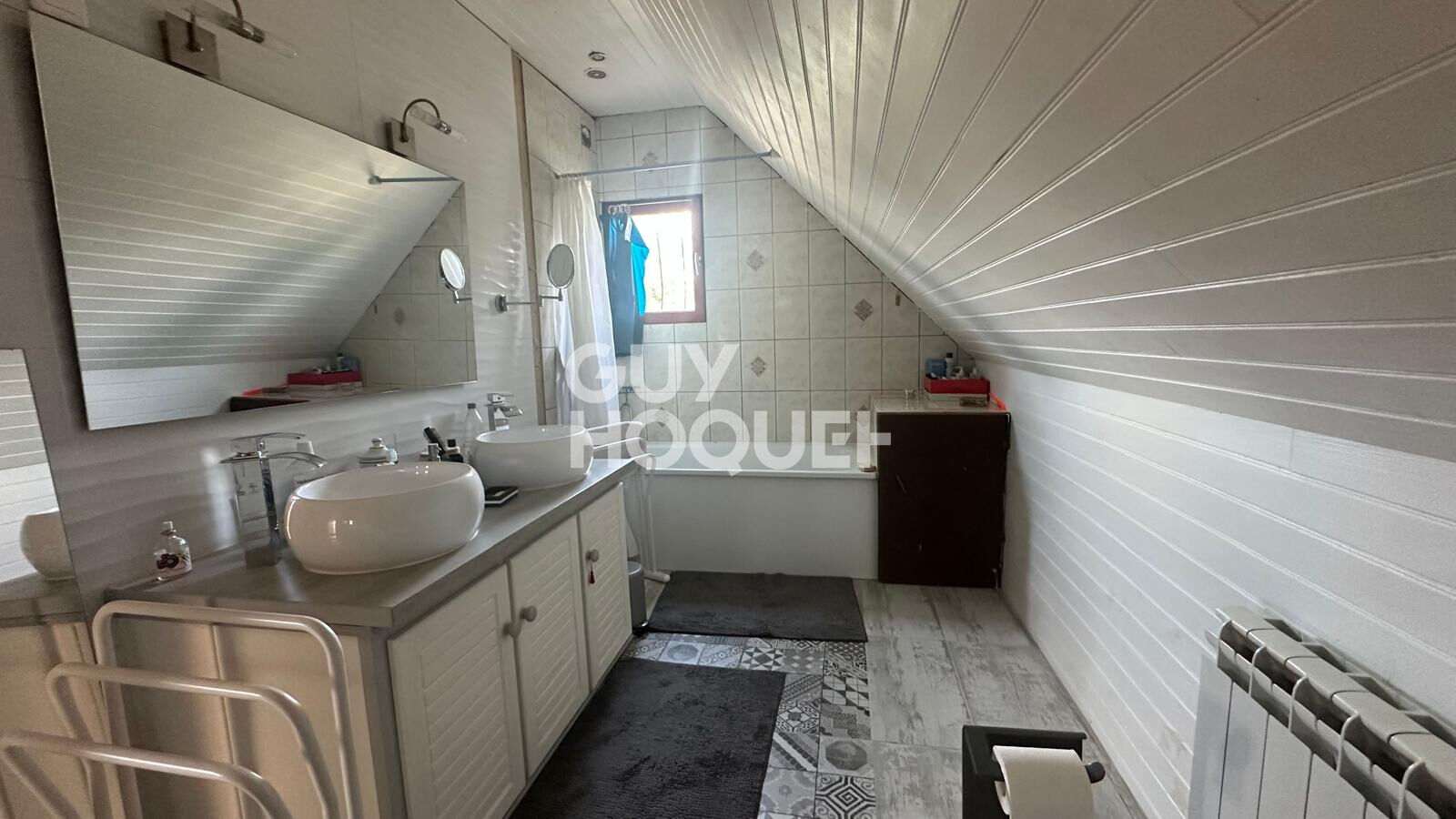 SAINT-MARTIN-LA-GARENNE - Maison familiale 4 chambres avec jardin de 784 m²