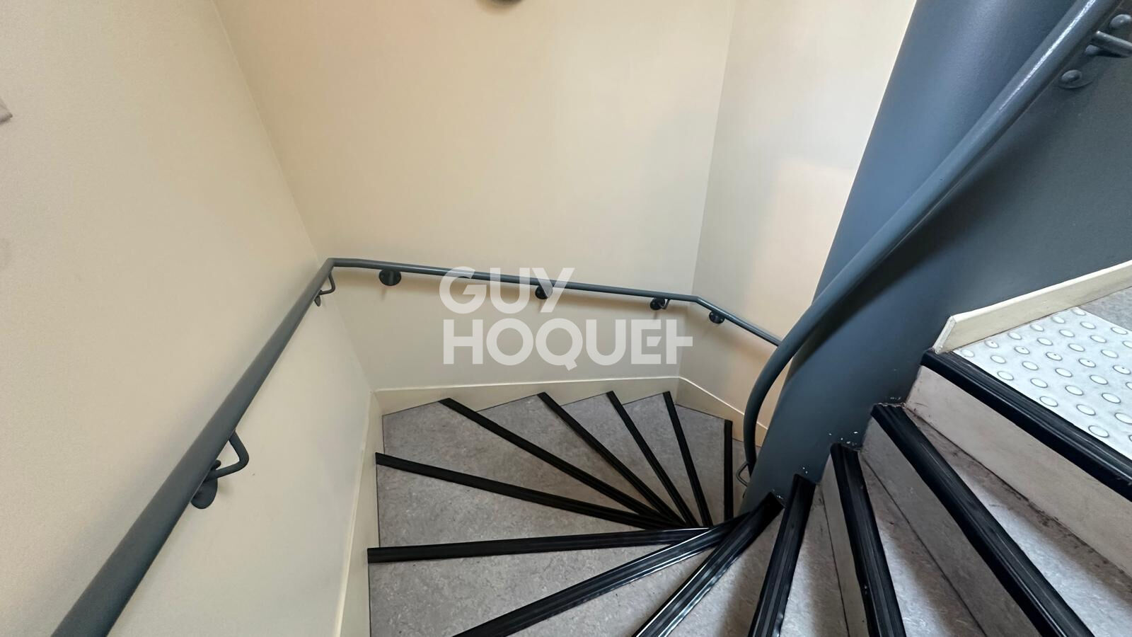 Limay - T2 CENTRE-VILLE AVEC PARKING - PRÊT À VIVRE