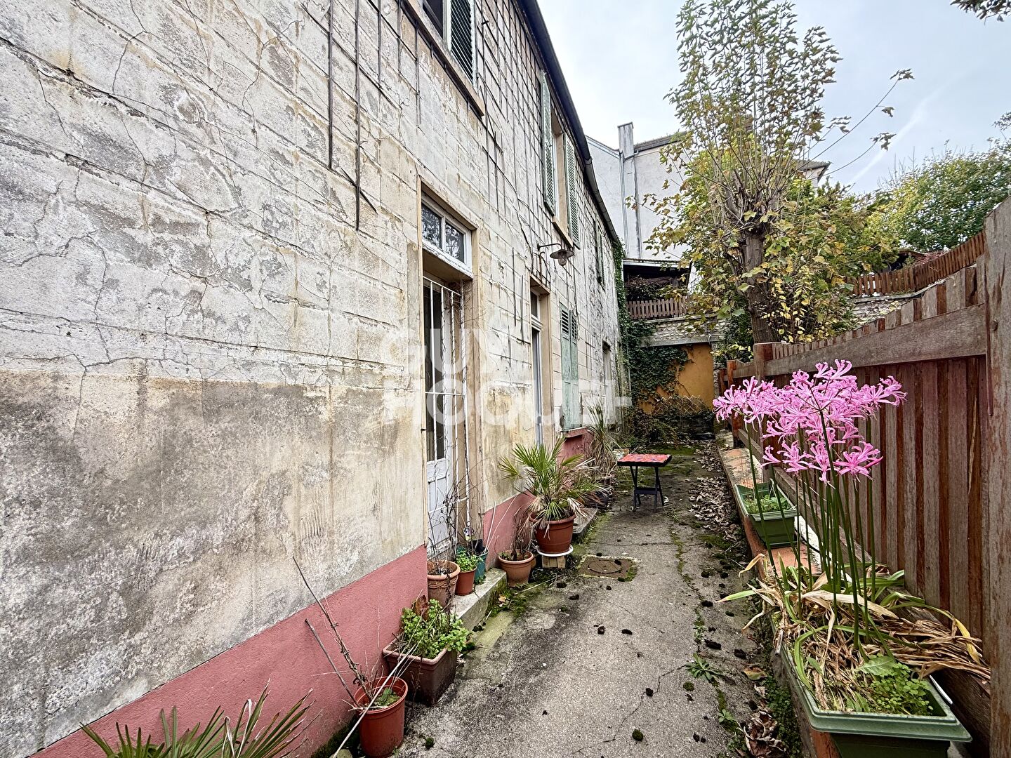 MAISON + LOCAL COMMERCIAL à Epône 78680