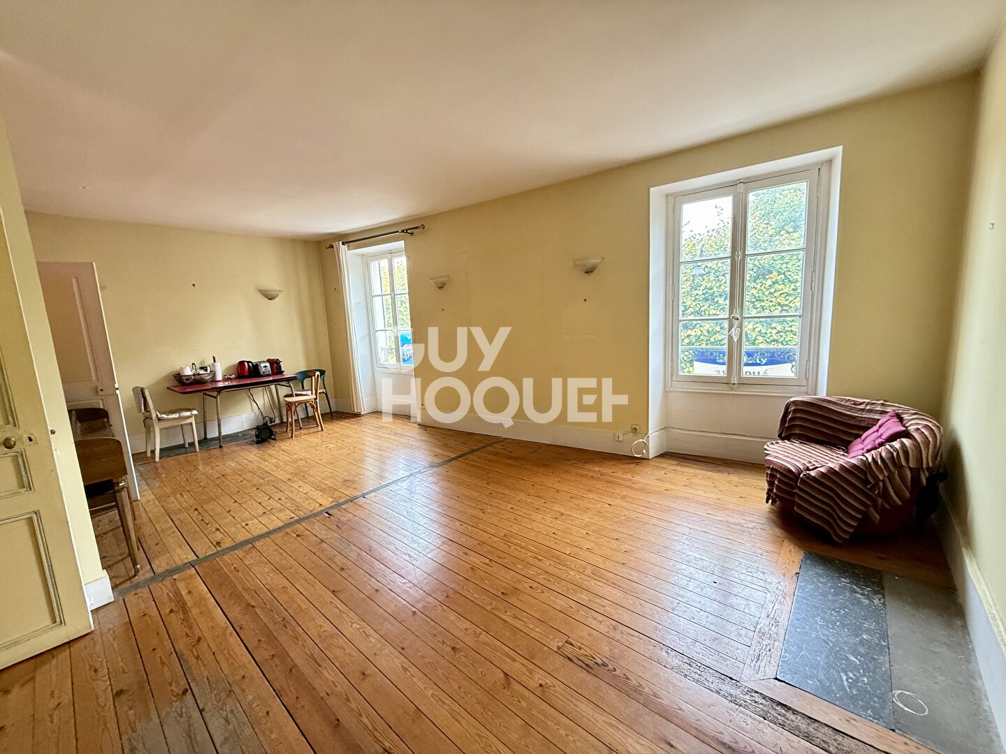 MAISON + LOCAL COMMERCIAL à Epône 78680