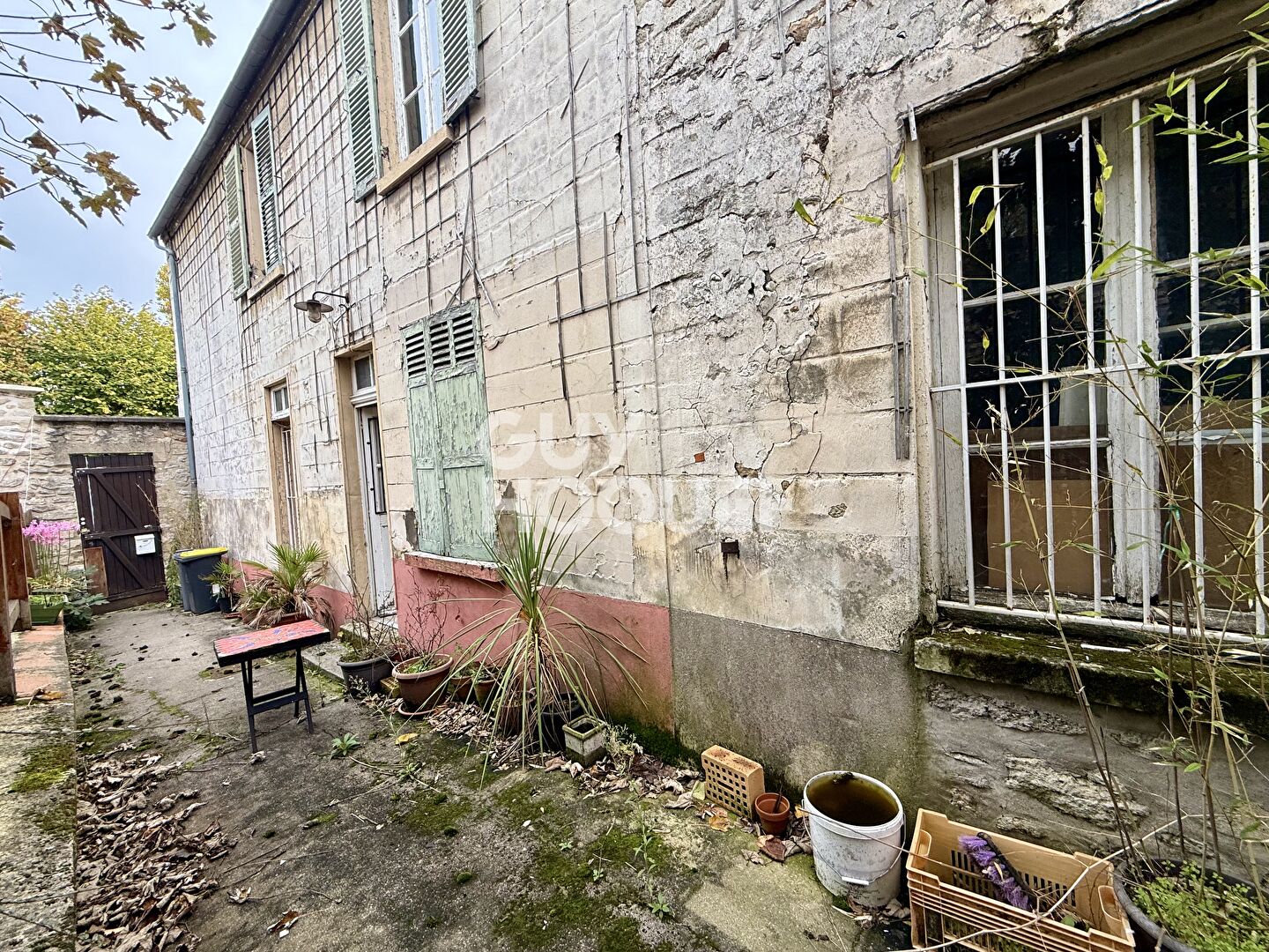 MAISON + LOCAL COMMERCIAL à Epône 78680