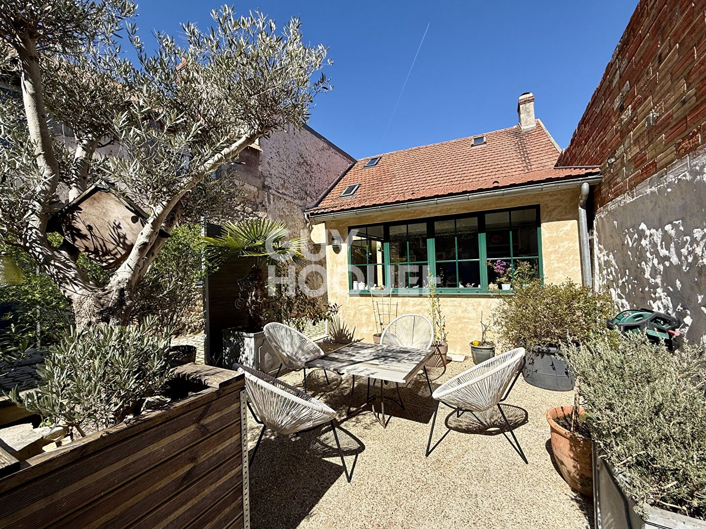 Épône  - Maison 3 chambres 81.3 m2 carrez - 111m² au sol - Jardin - Garages