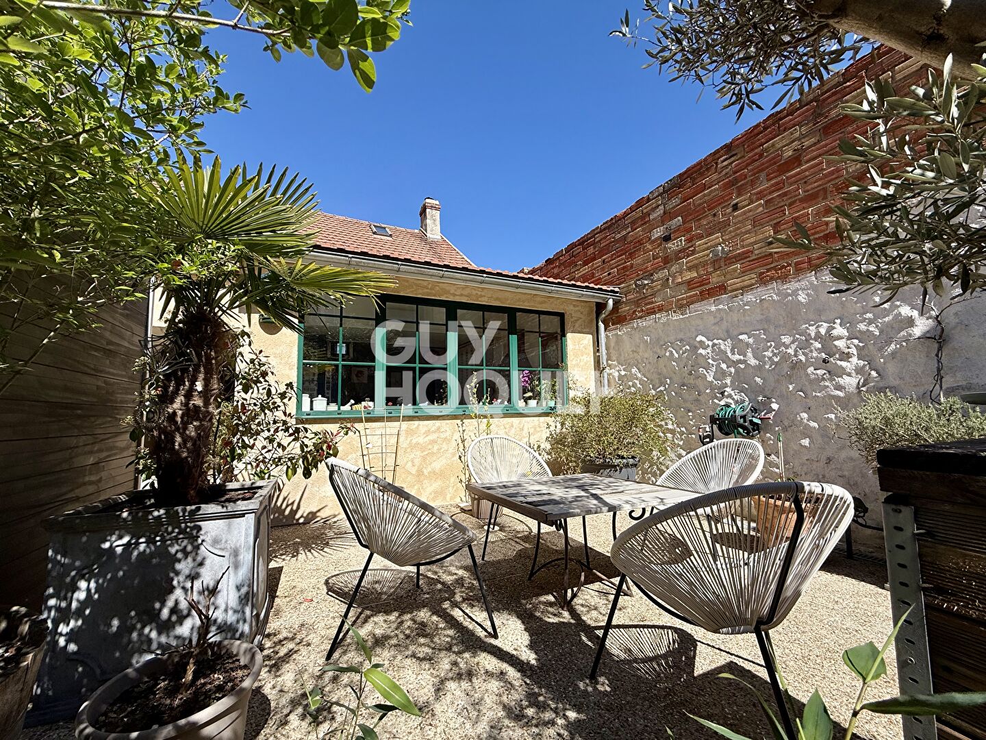 Épône  - Maison 3 chambres 81.3 m2 carrez - 111m² au sol - Jardin - Garages