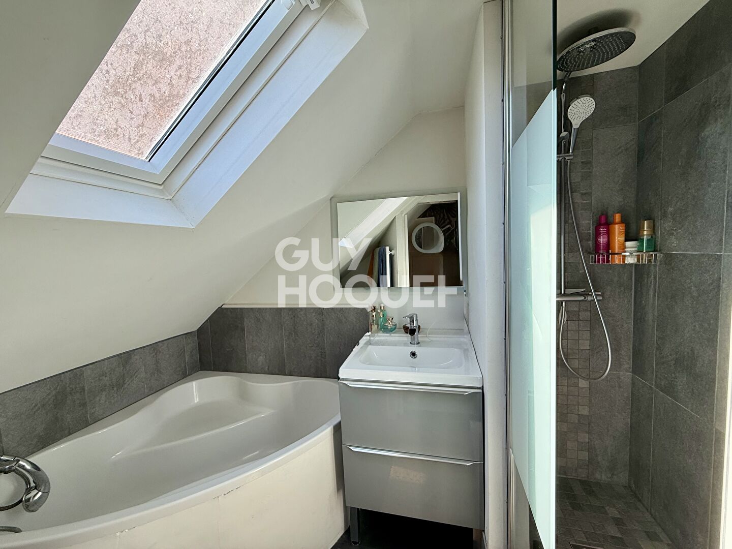 Épône  - Maison 3 chambres 81.3 m2 carrez - 111m² au sol - Jardin - Garages