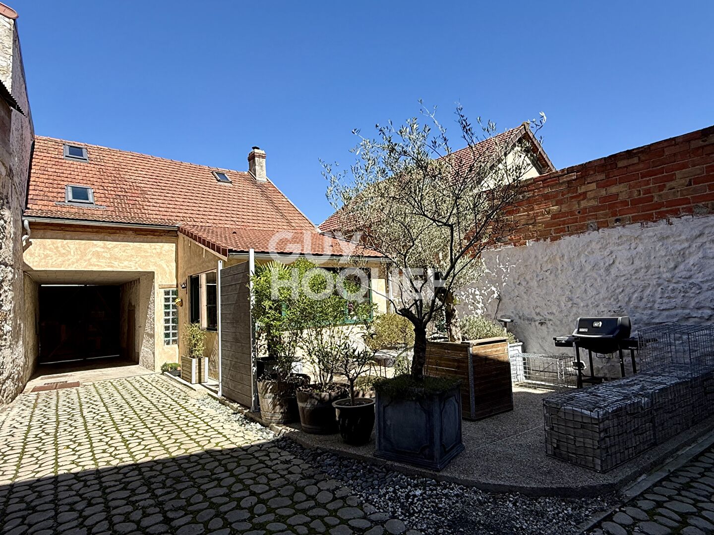 Épône  - Maison 3 chambres 81.3 m2 carrez - 111m² au sol - Jardin - Garages