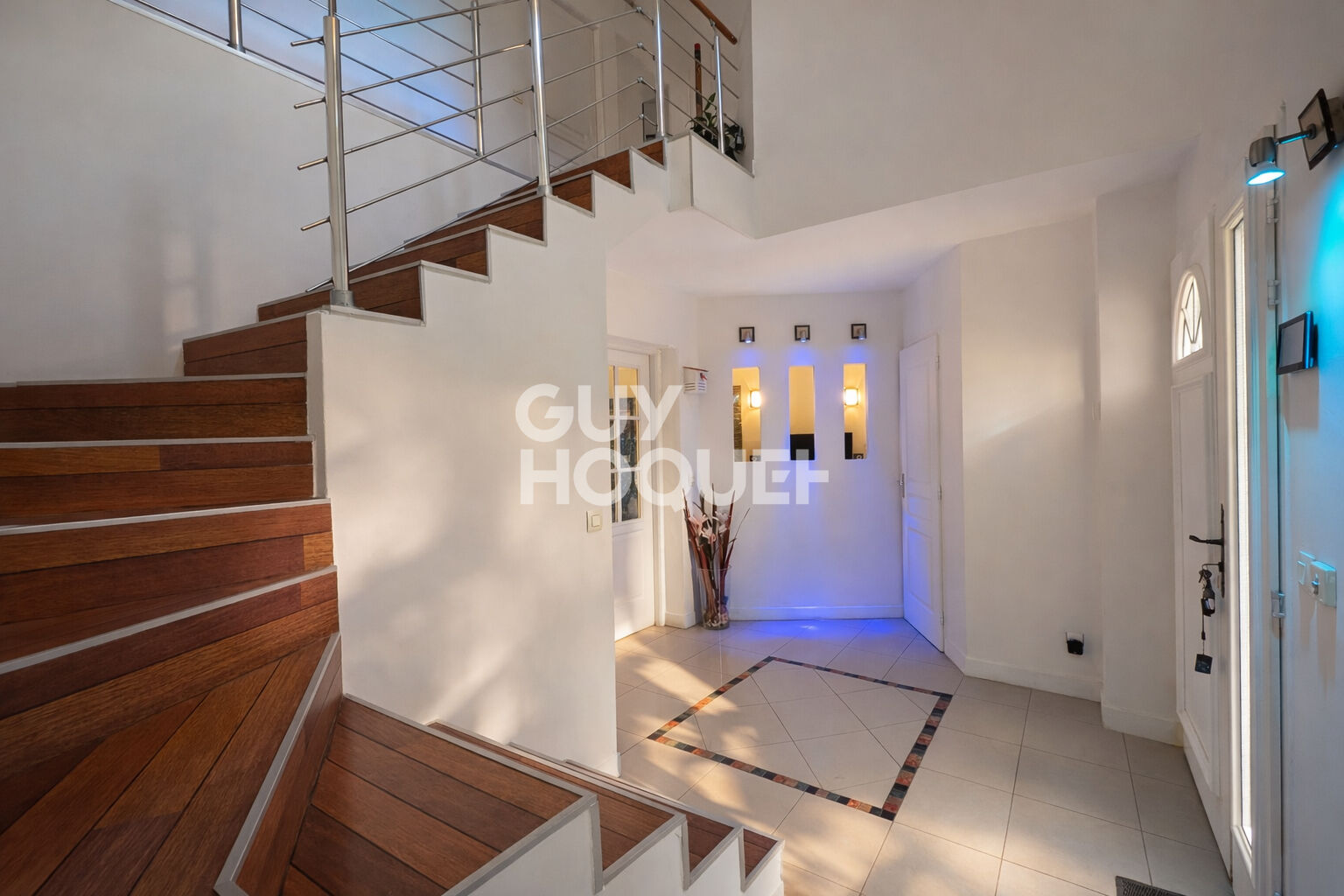 JUZIERS - Maison 7 pièces, 4 chambres.