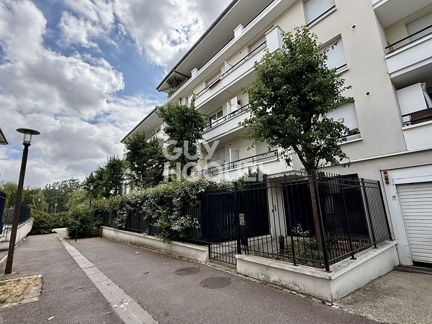 MANTES LA JOLIE - Appartement  3 pièces 2 Chambres, Jardin - Place de parking
