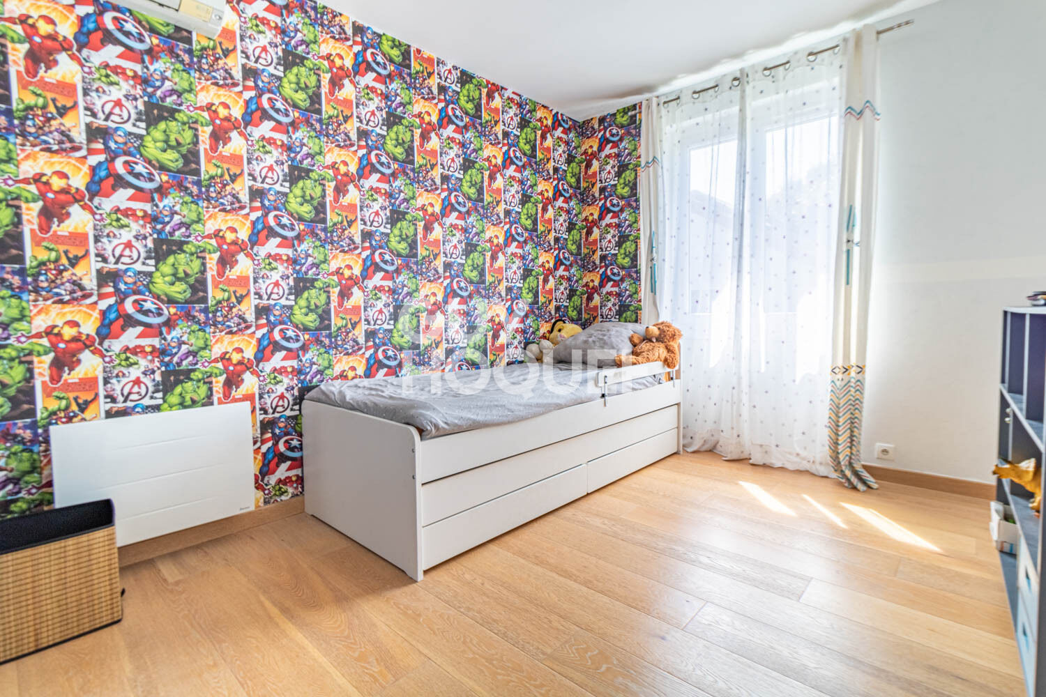 EPÔNE - Grande maison familiale avec deux logements indépendants, dépendances et terrain de 1 258 m²