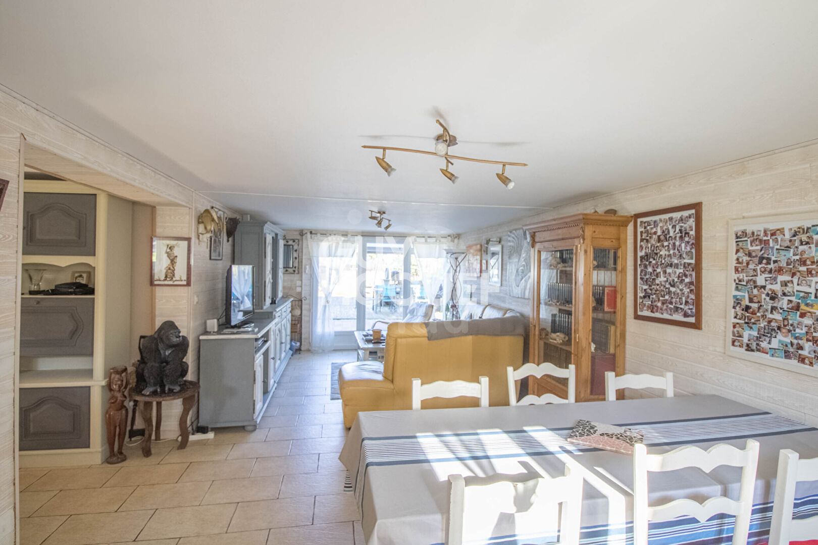 EPÔNE - Grande maison familiale avec deux logements indépendants, dépendances et terrain de 1 258 m²