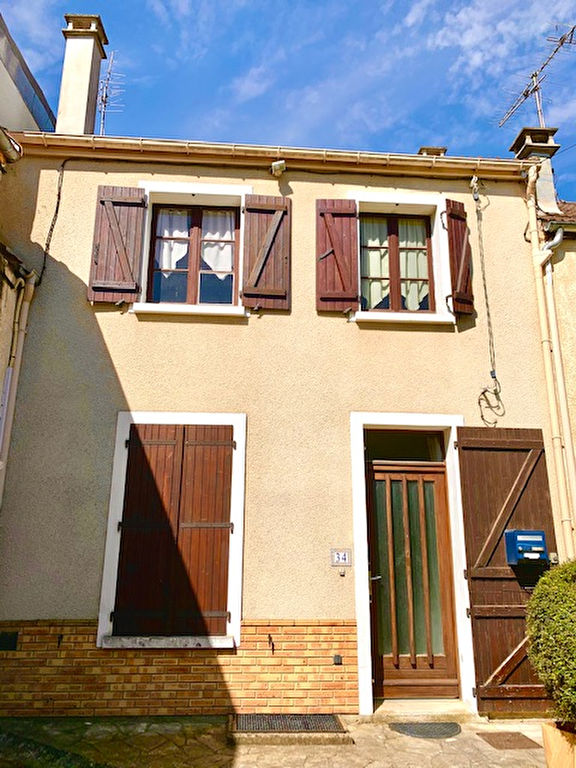 Maison de ville à 2 minutes de la gare d'Esbly  / 3 chambres sur cave totale