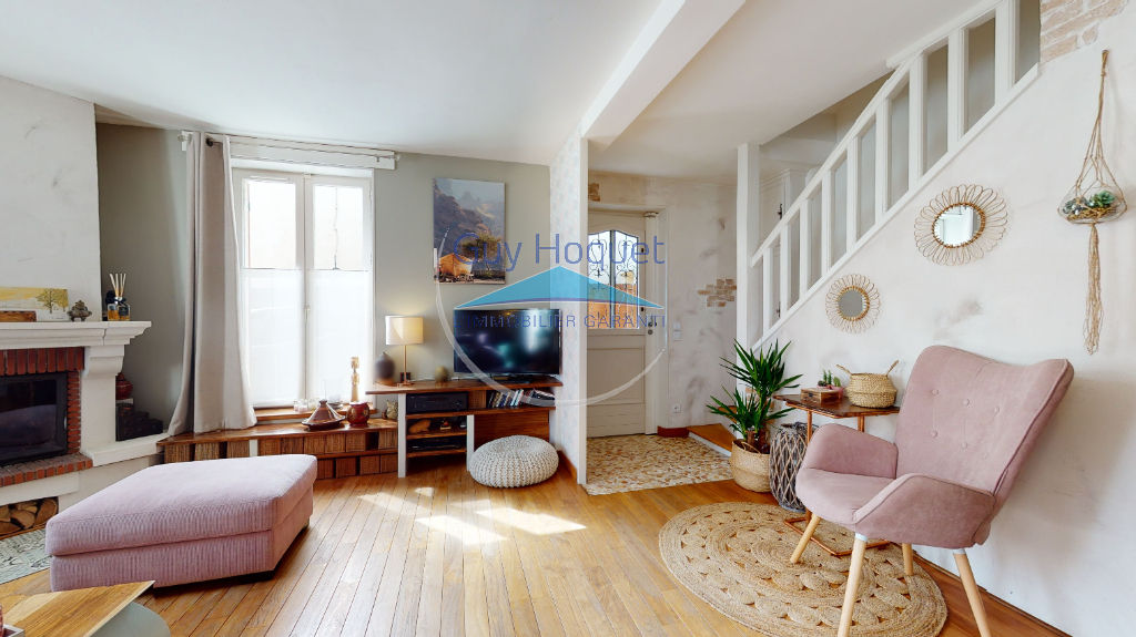 Maison briarde rénovée / 4 chambres avec piscine à Isles Les Villenoy