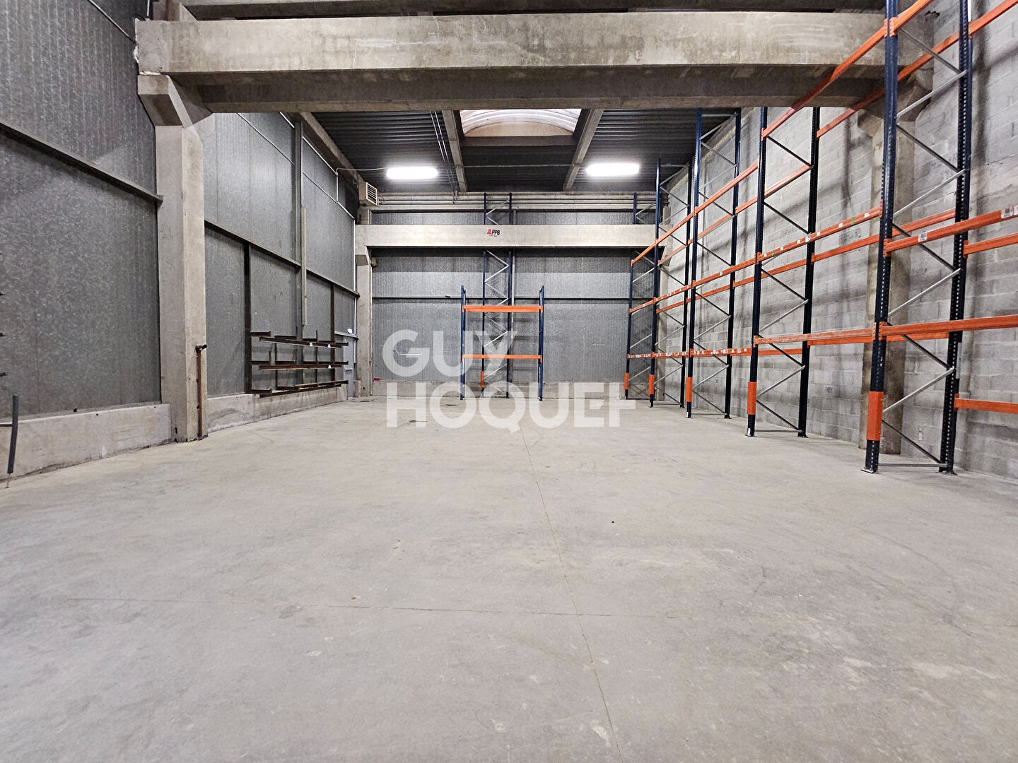 Entrepôt 233m² à Étoile sur Rhone (26)