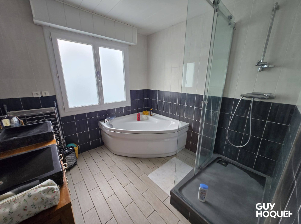 Très belle opportunité, maison de plain-pied avec grande annexe