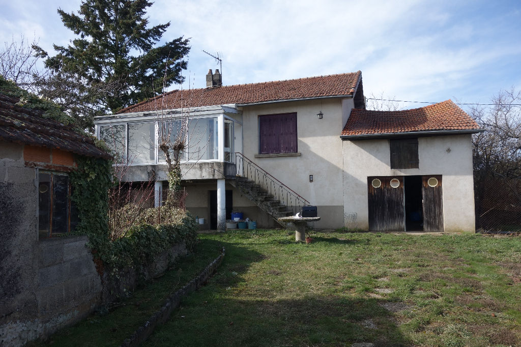 À vendre à BUSSIERES (42510), maison d'environ 68,75 m².
