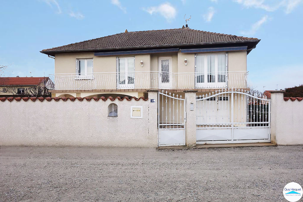 À vendre à MARCLOPT (42210), maison d'environ 90 m².