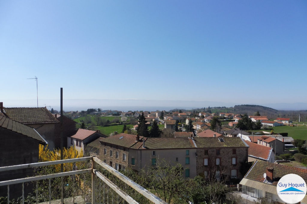 À vendre à maison de village sur les Hauteurs de Feurs.