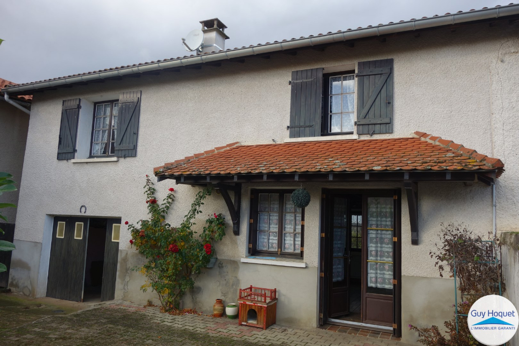 Maison 2 pièces de 68 m² à vendre à CHAMBEON (42110).