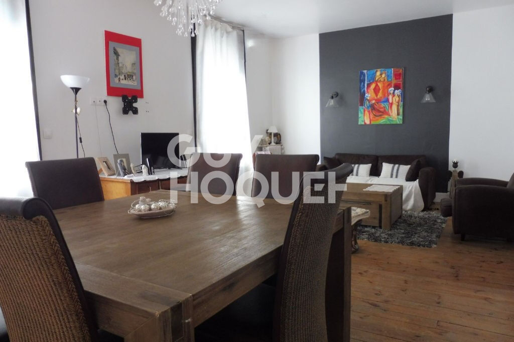 EN EXCLUSIVITE PLEIN CENTRE DE FEURS APPARTEMENT DE  98 m²!!!!