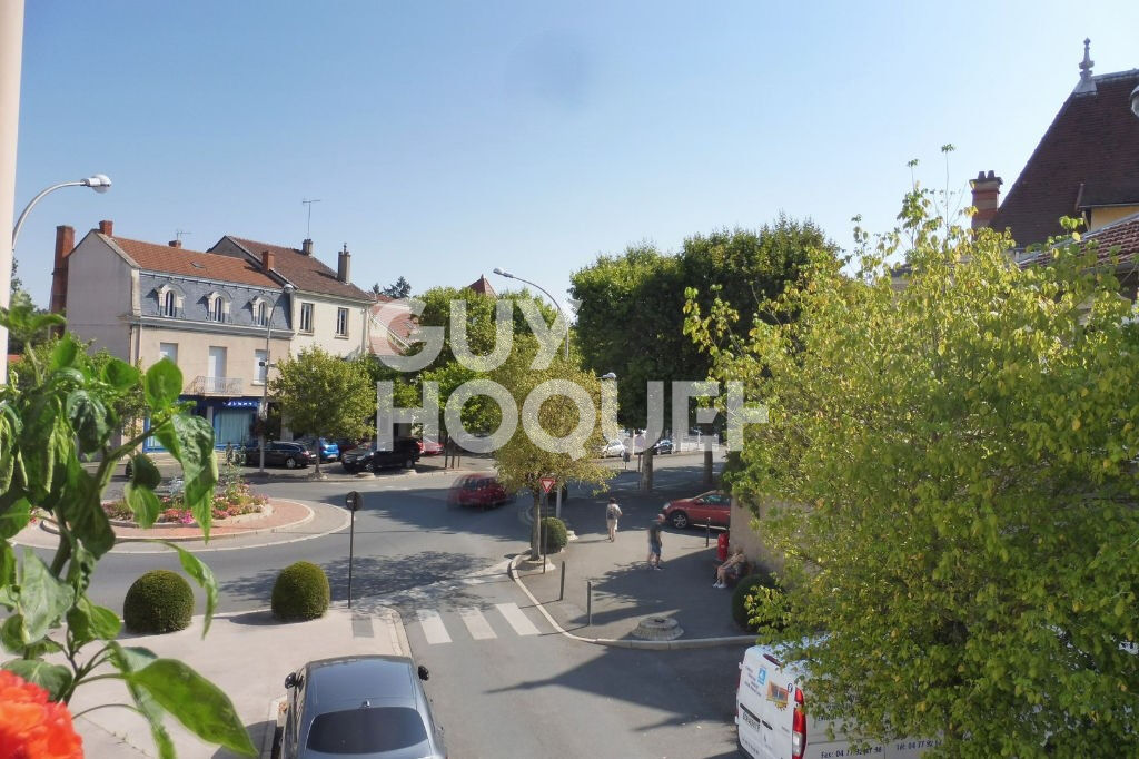 EN EXCLUSIVITE PLEIN CENTRE DE FEURS APPARTEMENT DE  98 m²!!!!