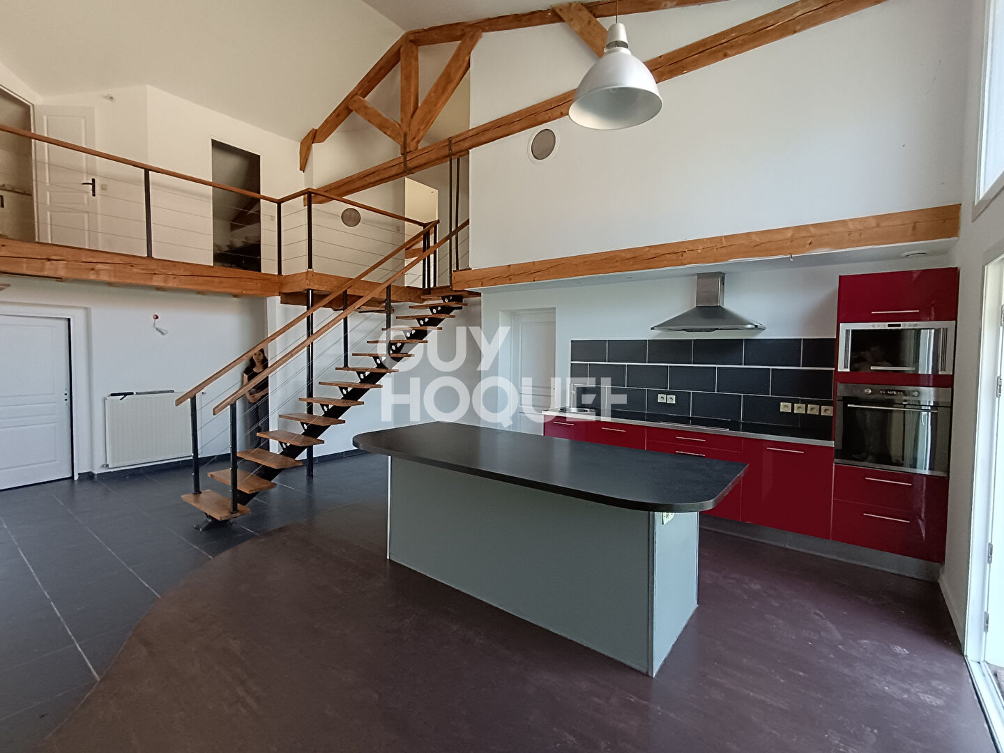 Loft situé à Saint Andre Le Puy de188 m2