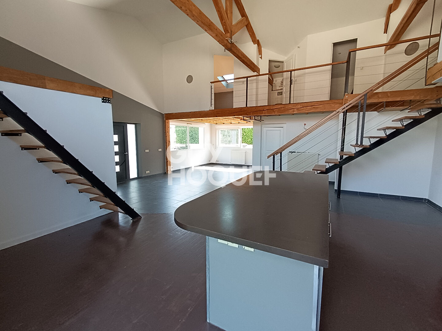 Loft situé à Saint Andre Le Puy de188 m2