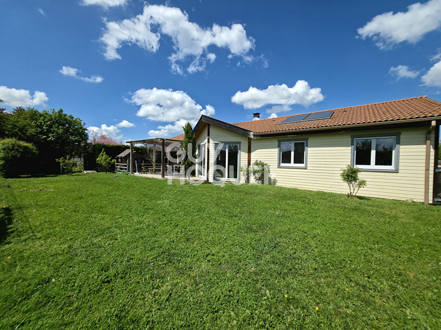 PLAIN-PIED AVEC PISCINE CHAUFFÉE